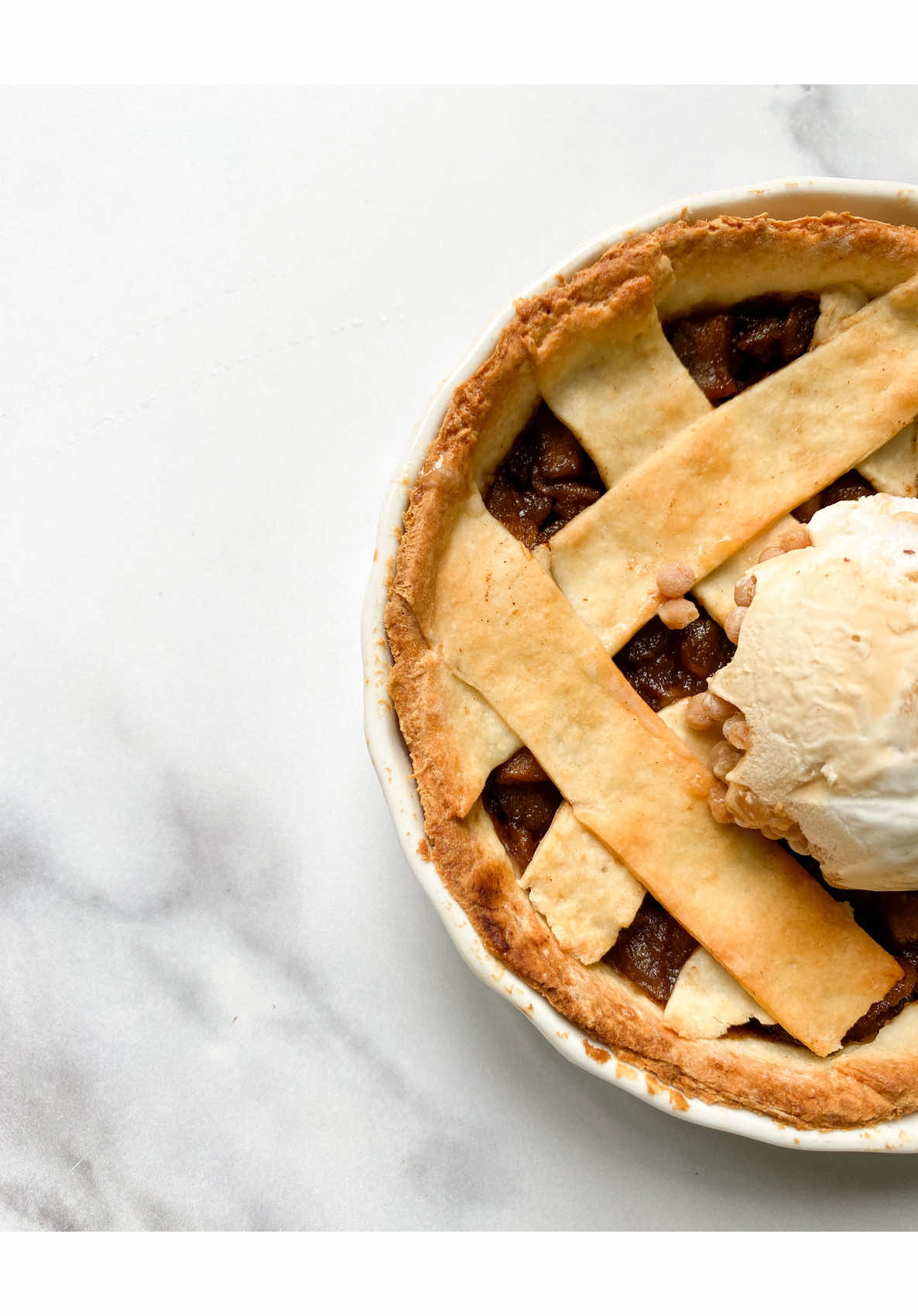Recipe for the low calorie single serve apple pie below!  This recipe makes 1 serving.  Macros:  186 calories  42g carbs  4g protein  1g fat Ingredients:  For the crust: * 30 g self-raising flour*  * 20 g full-fat yogurt*  * 1 tsp stevia* * sprinkle of salt For the filling:  * 1 medium (100g) Granny Smith apple or apple of choice * 1 tbsp 0 calorie brown sugar or 0 calorie sweetener  * ½ tsp ground cinnamon  * 1 tbsp lemon juice  * 30ml unsweetened almond milk or water Instructions:  1. Pre-heat oven to 180°C (356°F). Peel and chop your apple, set aside.  2. In a medium bowl, mix together the flour, yogurt, sweetener and salt to form the dough. Transfer the dough to a flat surface and roll out to fit your pie dish. I used a 12cm pie dish so I rolled out a roughly 15x15cm square.  3. Line your pie dish with the crust, cut off any excess and roll into a ball and roll out again to form as big a rectangle as you can. Cut this into 4-6 lines and set aside.  4. Place the apple chunks, cinnamon, lemon juice, sweetener and milk into a small saucepan and set over medium-low heat. Cook, covered, stirring every few minutes until the apple chunks are tender and most of the liquid has evaporated, about 5-10 minutes.  5. Transfer the cooked apple chunks to the lined pie dish. Use the strips of dough to form a lattice on top of the filling and brush with a little unsweetened almond milk. Bake for 20-25 minutes or until the top is a golden brown.  6. Allow the pie to cool for a few minutes before enjoying! 