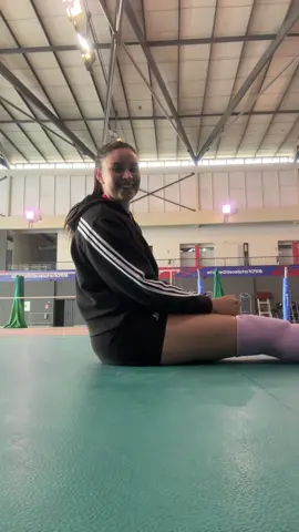 Me arrastro mi amiga @Nayla Da Silva ☺️🩷😝 #creatorsearchinsights #volleyball #argentina🇦🇷 #olvalatino 