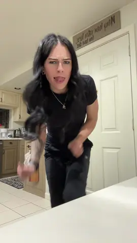 #queensofthestoneage #nooneknows #rock #metal #emo 