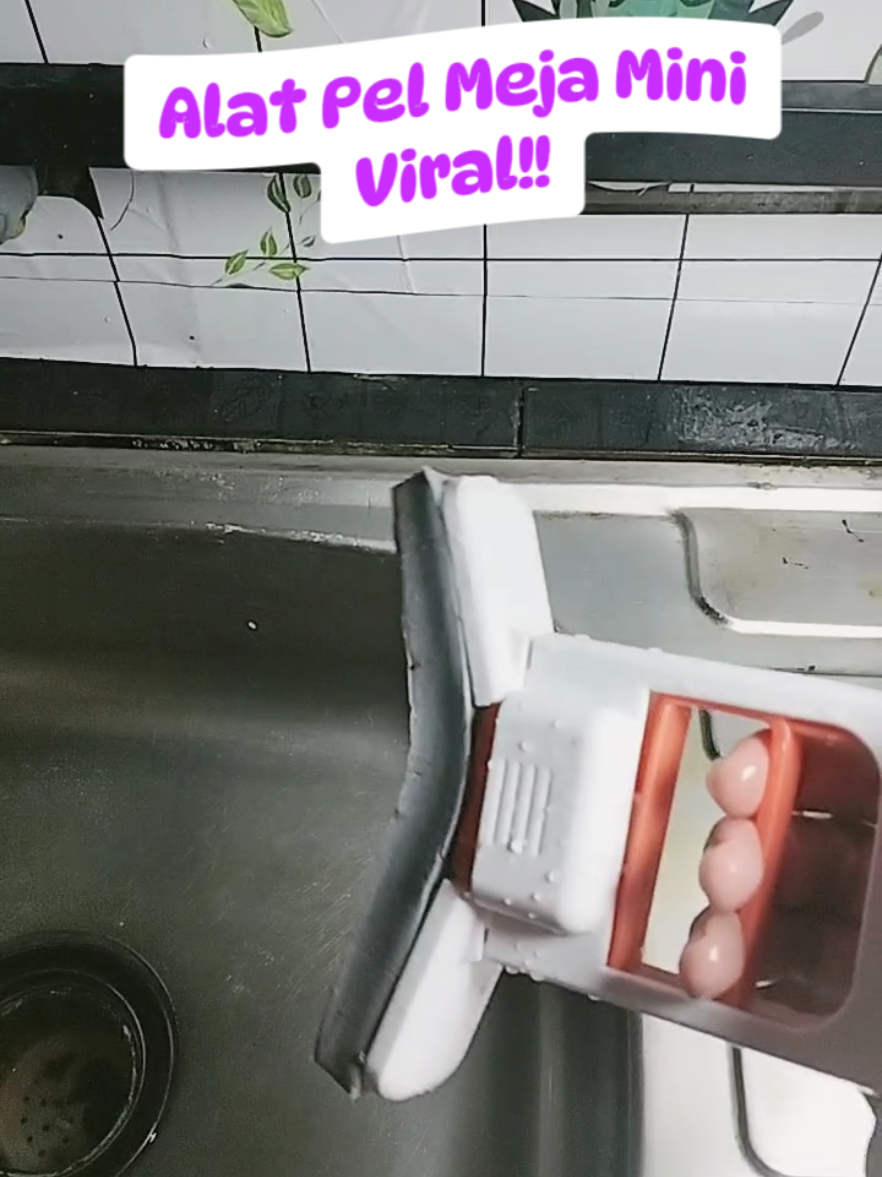 Sekarang bersihin meja cukup pakai alat pel meja mini portable - bisa peras basah dan kering tanpa sentuh air! #alatpelmejamini #alatpelmini #alatpelminiportable #minimop 
