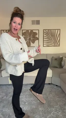 Halara leggings have the best belly compression I have ever found! Seriously. Their leggings hide every meal and speck of cellulite. @Halara_official #halaraleggings #creatoricons #holidaygiftguide #tiktokshopblackfriday #tiktokshopcreatorpicks 