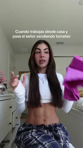 Cuando trabajas desde casa, estás en reunión con tu cliente y pasa el señor vendiendo tomates 🤯🤪 #marylu #lol #workingfromhome 