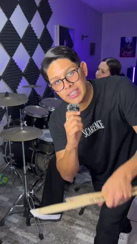 Enseñándole a mi esposa a tocar la batería DÍA 1 Balada Rock🥁 #wokyrecords #bateristas #🥁 #trend #musico @Dana y Wiki @danajepsen.n 