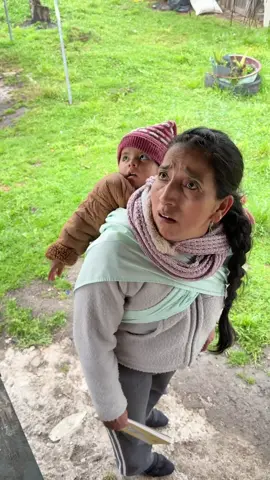 Mi mamá se fue a recibir las calificaciones 😅 @Uvitas 🧑🏻‍🌾🇪🇨  @Ashukito🧑🏻‍🌾🇪🇨 