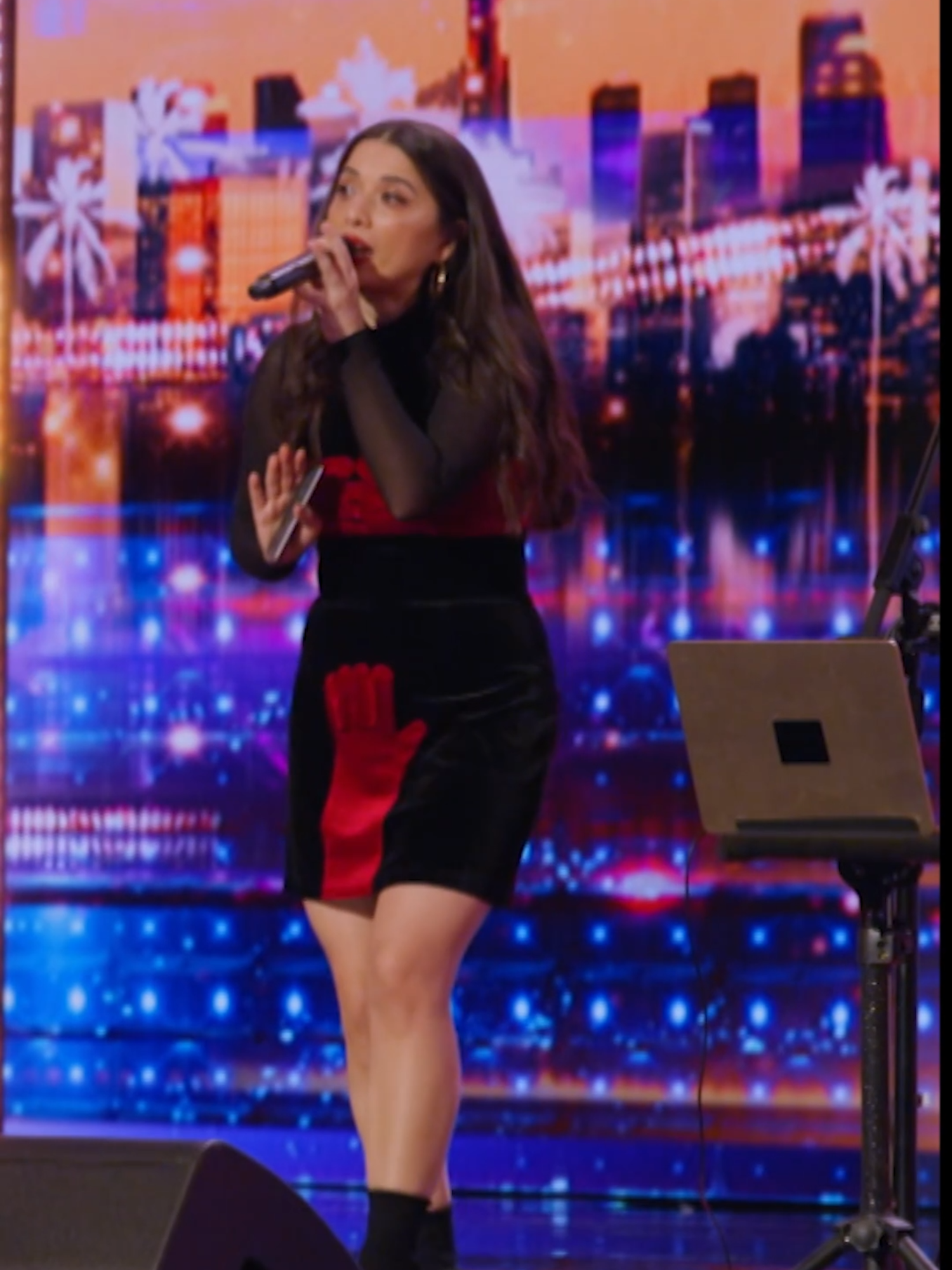 The audience turned into a choir for Astrid Jorgensen's audition. 🎶 #AGT | @nbc and Peacock