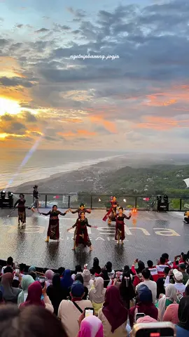 🔥Sesekali lihat Centili main api di Obelix Sea View😁, biar trip Jogja-mu makin panas tapi tetap seru! 🔥 👉 Yuk nikmati atraksi seru & view kece Jogja bareng kami — cek paket wisatanya sekarang! 🚘Sewa Mobil + Driver Jogja 🗺️ Paket Wisata Jogja 👨‍👩‍👧‍👦 Family | Solo | Private Trip 📍 Start From Yogyakarta #sewamobiljogja #paketwisatajogja  #wisatajogja  #obelixseaview 