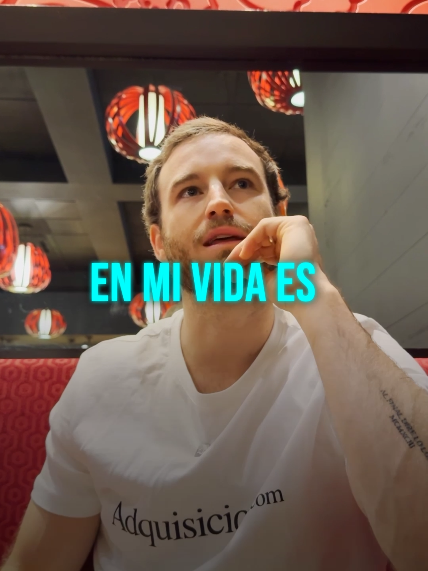 💸 El error que más me ha costado dinero… fue no saber lo que no sabía. Y no te das cuenta hasta que ya es demasiado tarde. Pensamos que perder dinero viene de malas decisiones, pero muchas veces viene de la ignorancia invisible: de no preguntar, de no aprender, de creer que ya sabes todo. 🧠 La verdadera inteligencia en los negocios (y en la vida) es tener la humildad de decir: “No sé, pero quiero entenderlo.” Eso te ahorra años, dinero y frustración. Aprende, escucha, invierte en conocimiento antes que en resultados. Porque lo que no sabes… siempre te termina costando más caro. ⚡️ #marianoporter #mentalidad #negocios #emprendedores #exito #aprendizaje #sabiduria #humildad #frasesinspiradoras #motivacion #crecimiento #liderazgo #psicologia #finanzas #empresarios #automejora #pensamientocrítico