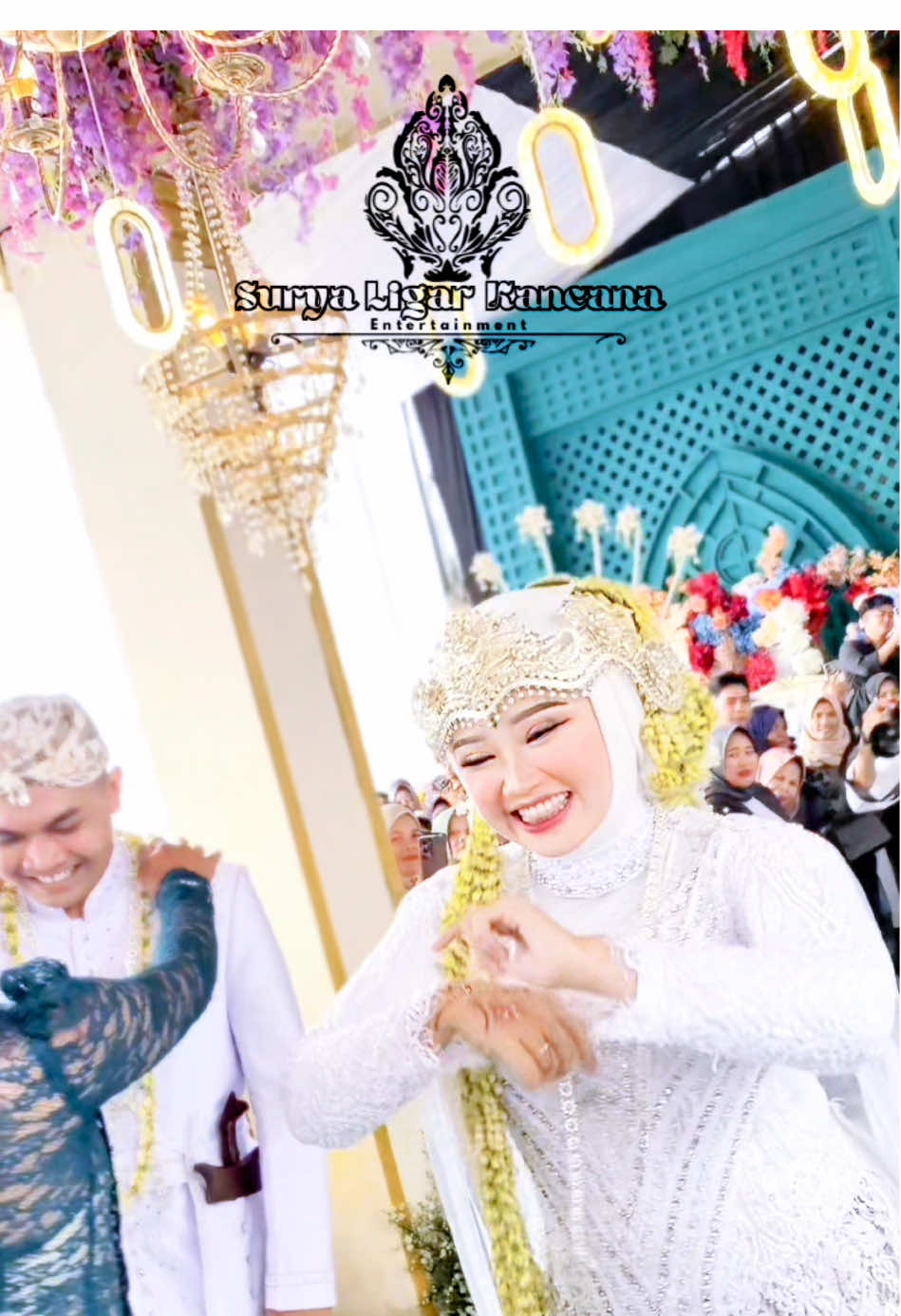 MAPAG PANGANTEN SURLIKA_ENT 📍CILENGKRANG-WADO . . . Info Booking  No.WA ‪ 0856-5920-4223 Atau Langsung Klik Yang Ada Di BIO  Profil👍✨ Booking Tanggal Dari Sekarang, Sebelum Keburu Full.. . . #surlikaent #upacaraadatsunda  #mapagpangantensunda #sigersunda #pengantinsunda 
