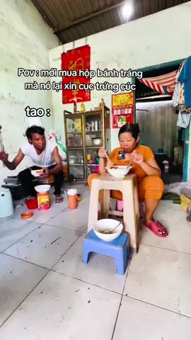 nó lấy mất cái tinh túy của hộp bánh tráng 😭#xuhuong #xuhuongtiktok #choicha #vkckthanhngoc #chổichà 