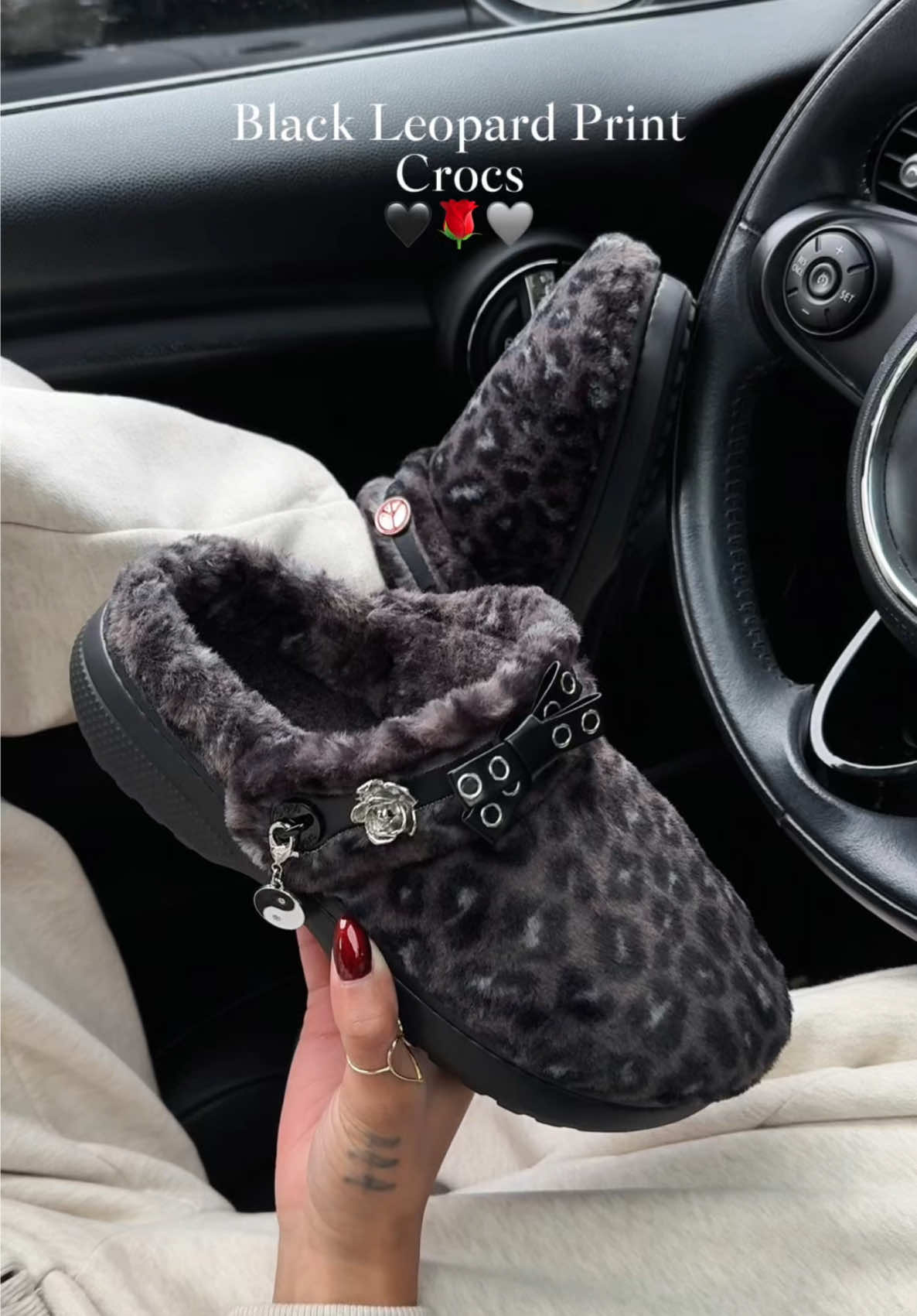 😍Wait!! Crocs dropped a black leopard Unfurgettable?!#crocs #crocs4life #blackleopard #unfurgettable #fyp 