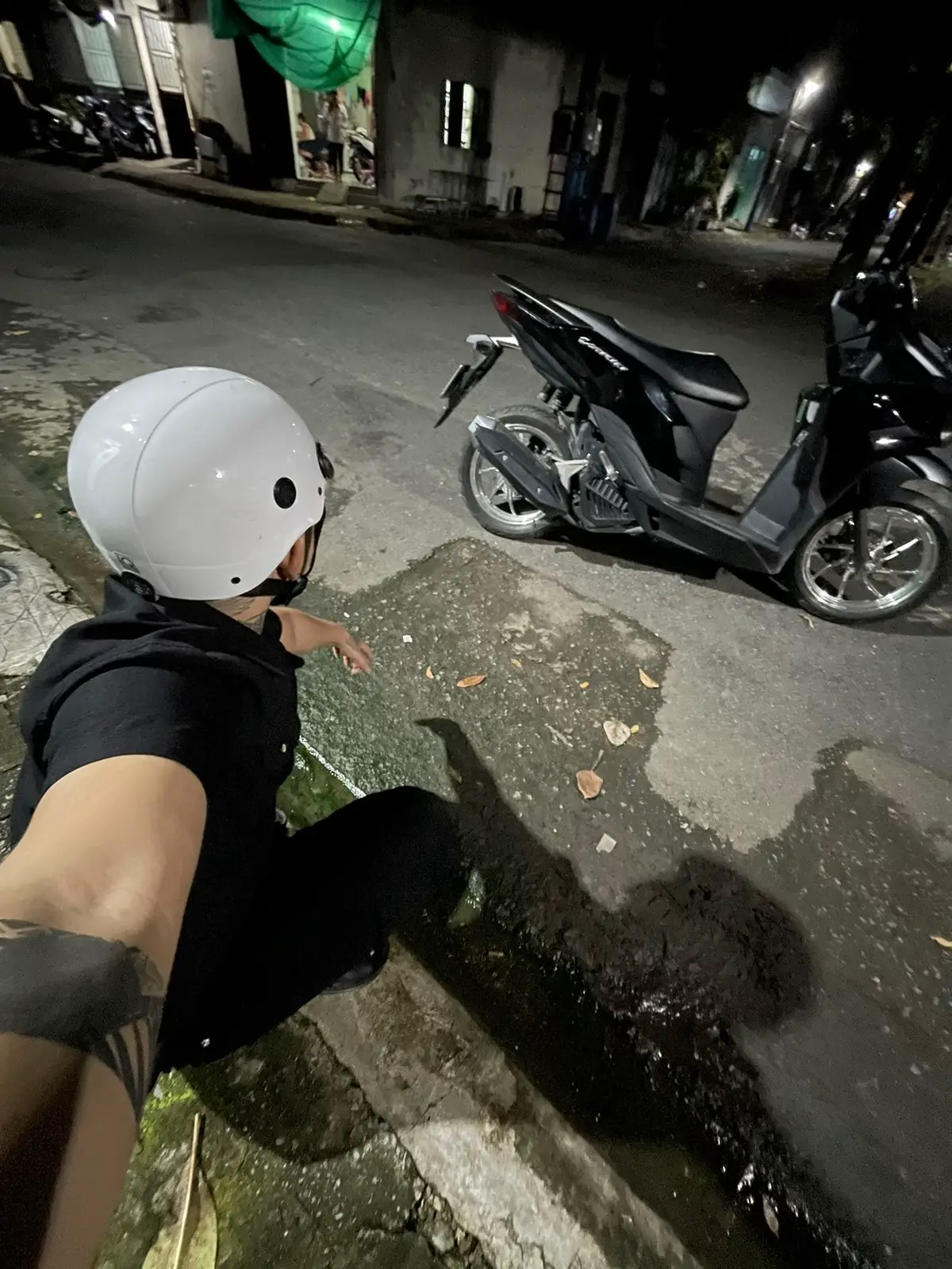 Không yêu được một cách tử tế, thì để tui ế một cách tự nhiên đi.!