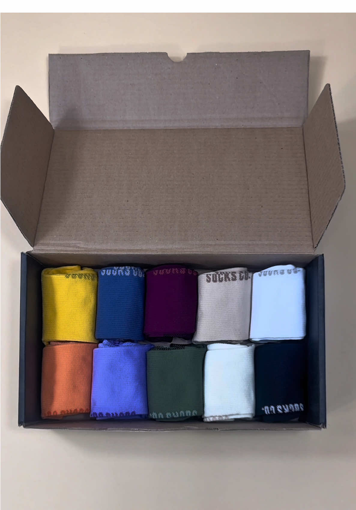 A natureza nunca para. Ela se move, transforma e renasce, assim como você. 10 novas cores inspiradas nos elementos que nos cercam. Coleção Pulse: no ritmo e vitalidade da natureza Viva em Movimento e deixe suas melhores pegadas. Já disponível no site: socksco.com.br #SocksCo #VivaEmMovimento #Pulse