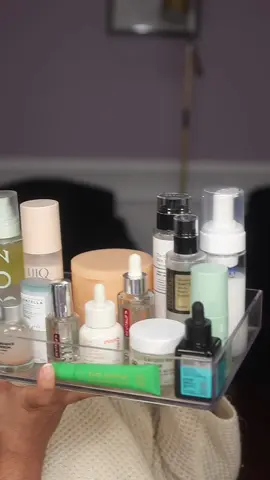 When my skin’s dry, red, and dull — this is my rescue routine for hydration, barrier repair, and glow ✨💧 Not my everyday routine, just what I reach for when my skin’s stressed out 🫶🏽 Products featured: @Abib Cosmetics – Glutathiosome Dark Spot Pad @Ivoskin US – Hydrating Rice Bubble Toner @COSRX US – 6 Peptide Skin Booster + Snail 96 Mucin Essence @UIQ Global – Biome Barrier Cream Mist @loréal paris usa – Revitalift 1.5% Hyaluronic Acid Serum @MEDIHEAL – Madecassoside Blemish Repair Serum @Innisfree US – Green Tea Enzyme & Vitamin C Serum @Prequelskin – Barrier Therapy Serum @Provence Beauty – Daydream Crème Moisturizer @tataharperskincare – Illuminating Eye Gel @SKIN1004 US – Madagascar Centella Hyalu-Cica Sun Stick @Beekman 1802 – Milk Shake Bi-Phase Toner Mist #HydrationRoutine #BarrierRepair #GlowySkin #RadiantSkin  #creatorsearchinsights 