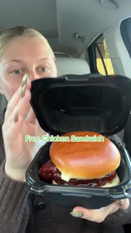 WINGSTOP IS GIVING AWAY FREE CHICKEN SANDWICHES 🤯🤩 #freefood #deals #wingstop #Foodie 