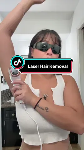 The fact that I can do this myself is actually crazy haha I love it!! #lasertreatment #laserhairremoval #hairremoval #athomelaser #ttshop 