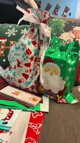 Se aserca navidad tiempos de compartir estas bolsas para regalos están súper prácticas #mericristmas #fyp #Kringle Express 55 Pcs Gift Ba#foryoupage #mericristmas 