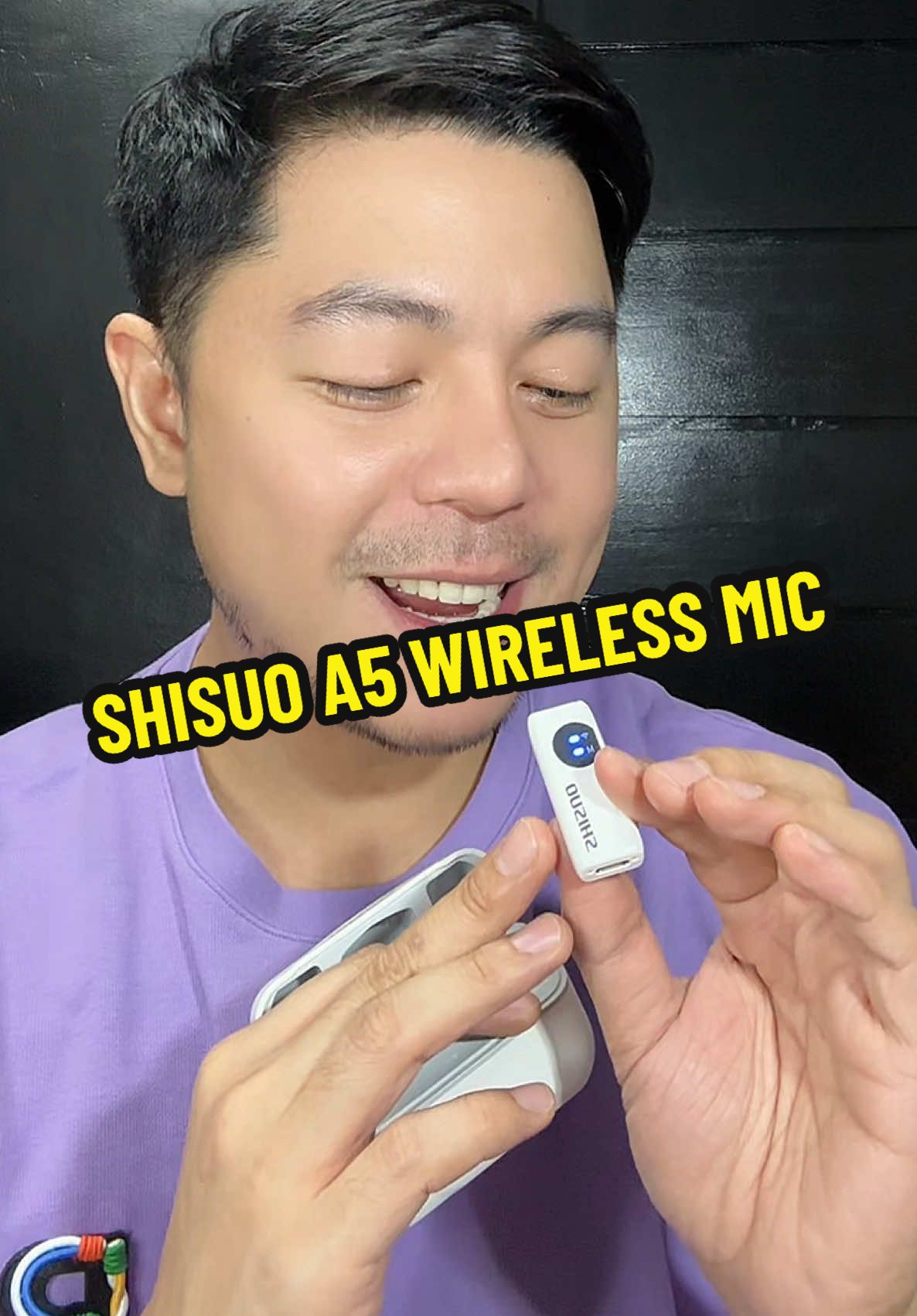 Replying to @Rob D SHISUO A5 DUAL WIRELESS LAVALIER MICROPHONE WITH NOISE REDUCTION AND ECHO EFFECT. #shisuoa5 #shisuo #shisuowirelessmicrophone #wirelessmicrophone #contentcreatormusthaves 