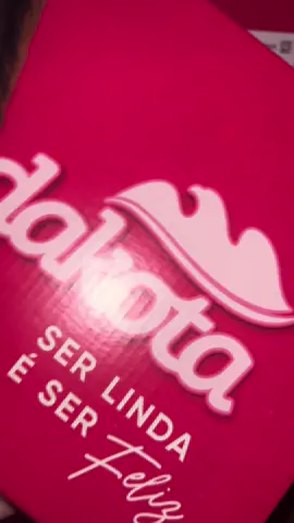 Os tamancos estão em alta!!! Tendência forte!!! Esse modelo é bonito,confortável e versátil!!! Invista em você e arrase com looks maravilhosos!!! Com Dakota ser linda é ser feliz!!!😍🌺🌞🔝#dakota #primaveraverao #tamanco #sandaliasfemininas  @Célia Calçados +de 25 anos 