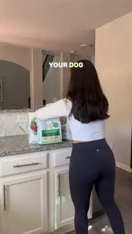 Biggest lesson I’ve learned as a dog owner? Keep your kibble fresh! I use Micro Pac Dri Clay bags for extra freshness 💚🔗 in bio! #MicroPakPartner #dogs #dogmom #dogowner #kibble