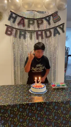 Igual de loco que la mamá 😂. Te queremos Aiden 💙@Carla Barrios ❤️ #LIVEIncentiveProgram #SideHustleLIVE #PaidPartnership #foryoupage #viraltiktokvideo 