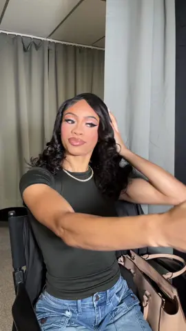 Her boyfriend’s reaction tho 😭 #makeup #makeupreview #makeuptransformation #mua #wingedeyeliner 