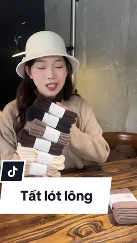 Nhỏ gọn – ấm áp – siêu tiện, tất lót lông chính là “must-have” mùa lạnh này 💫 #leloanloan