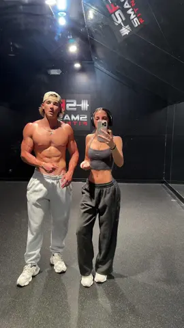 fits are @DFYNE code GFORTE #gym #viral #fyp #GymTok #gymcouple 