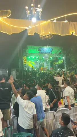 Entah sampai kapan @Bellcans @Dradja music jepara #terlalulama #dradjamusic #orkesjepara #inpoorkesjepara #ojingjepara 