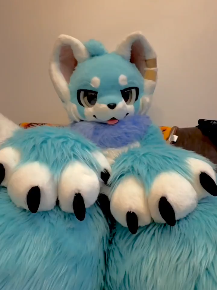 A cat-like beastman pet that's clinging to you and licking you passionately.坐在床上抱着你想跟你一块玩游戏睡觉的猫咪兽人宠物#clothes #dog #toy #ornamentsdiytutorials #satisfyingvideos #creativemakeup #furrytiktok #fyp #tikto #tiktokmademebuyit #laugh #gamermac #teamworkmakesthedreamwork #skibidi #fursuitmaker #kemono #starfox #krystal #fursuiter #mff