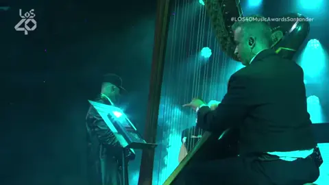 Feid interpretando “SE LO JURO MOR”, “LUNA” & “MONSTRUO” esta noche en los #LOS40MusicAwards #Feid .