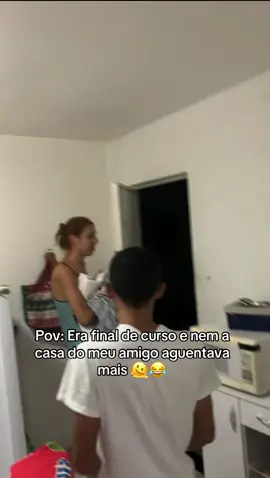 Era uma casa muito engraçada kkkkkk #tiktok #foryou #fy #amigos #universitários 