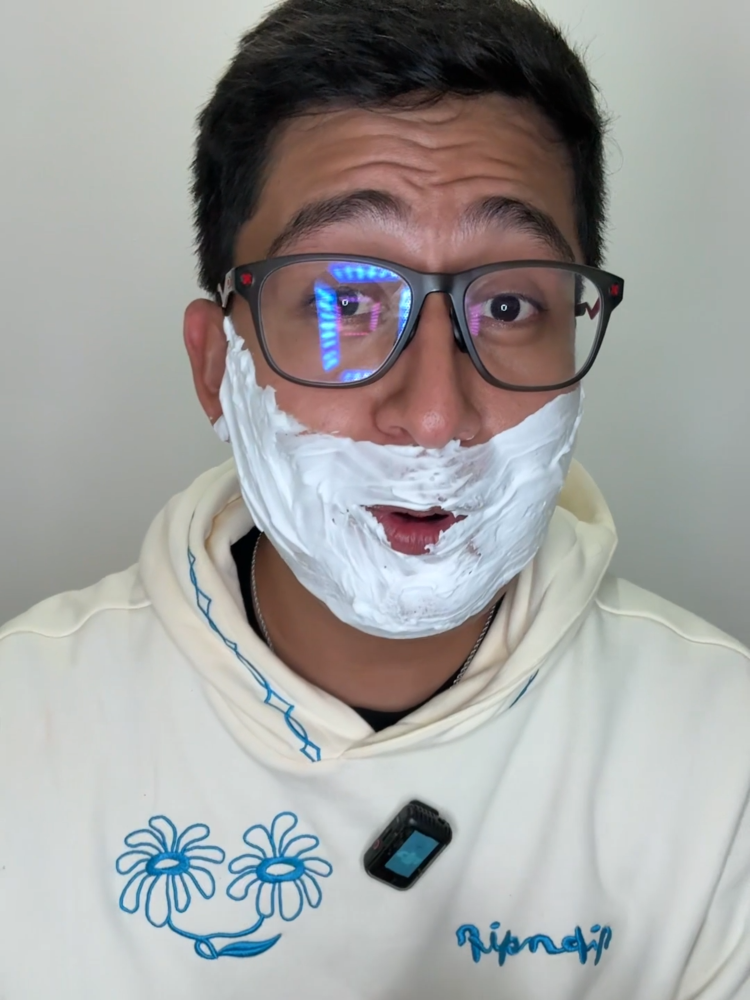 Me uno a @bastiandelfin @islasvlogs_ @pitterrios @roberto_ceina no rasurarme por todo el mes de Noviembre Es algo que acordamos e el Summer Kamp y aqui estamos cumpliendo