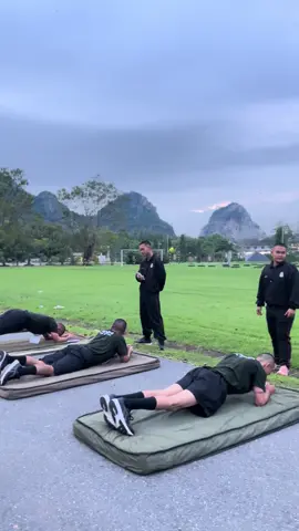 เทสร่างกายวันเเรกของน้องทหารใหม่✌🏻💪🏻💚#หน่วยฝึกทหารใหม่กองพันทารช่างที่111กรมทารช่างที่11 #ครูทหารใหม่ #หน่วยฝึกที่4 #ค่ายบุรฉัตร 