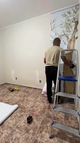 🌕 Papel de Parede Goku – Espírito de Aventura e Serenidade Reviva a magia do Dragon Ball com este papel de parede encantador, onde o jovem Goku contempla a lua em um momento de paz e inspiração. Uma arte que une força, inocência e nostalgia — perfeita para transformar o quarto em um espaço cheio de energia positiva e boas lembranças. ✨ Ideal para fãs de todas as idades 📏 Produzido sob medida, com qualidade premium 🚚 Enviamos para todo o Brasil