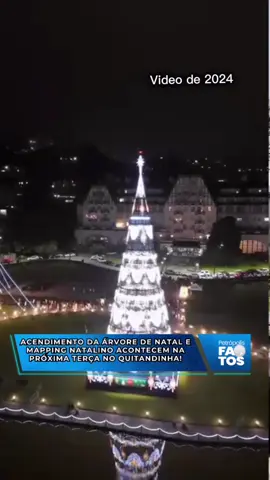 ACENDIMENTO DA ÁRVORE DE NATAL E MAPPING NATALINO ACONTECEM NA PRÓXIMA TERÇA NO QUITANDINHA! Na próxima terça-feira (11), acontece a abertura do “Natal Sesc 2025”. O acendimento da Árvore de Natal abre o evento às 19h30, nos jardins do Centro Cultural Sesc Quitandinha.  Logo depois, uma Projeção Mapeada encanta a fachada do Palácio Quitandinha.  A partir das 20h, o Centro Cultural Sesc Quitandinha irá receber um “Concerto de Natal”, com solistas do Teatro Municipal do Rio da Ópera do Meia-Dia. O concerto é gratuito, com retirada de ingressos no próprio local. @ccsqoficial  @sescrio  Imagens de 2024 - Registro de @petrodrone_rj  #vamoscrescerjuntos 