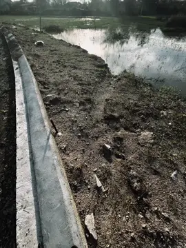 最痛的距离，不是天各一方，而是近在咫尺却无法拥抱。 