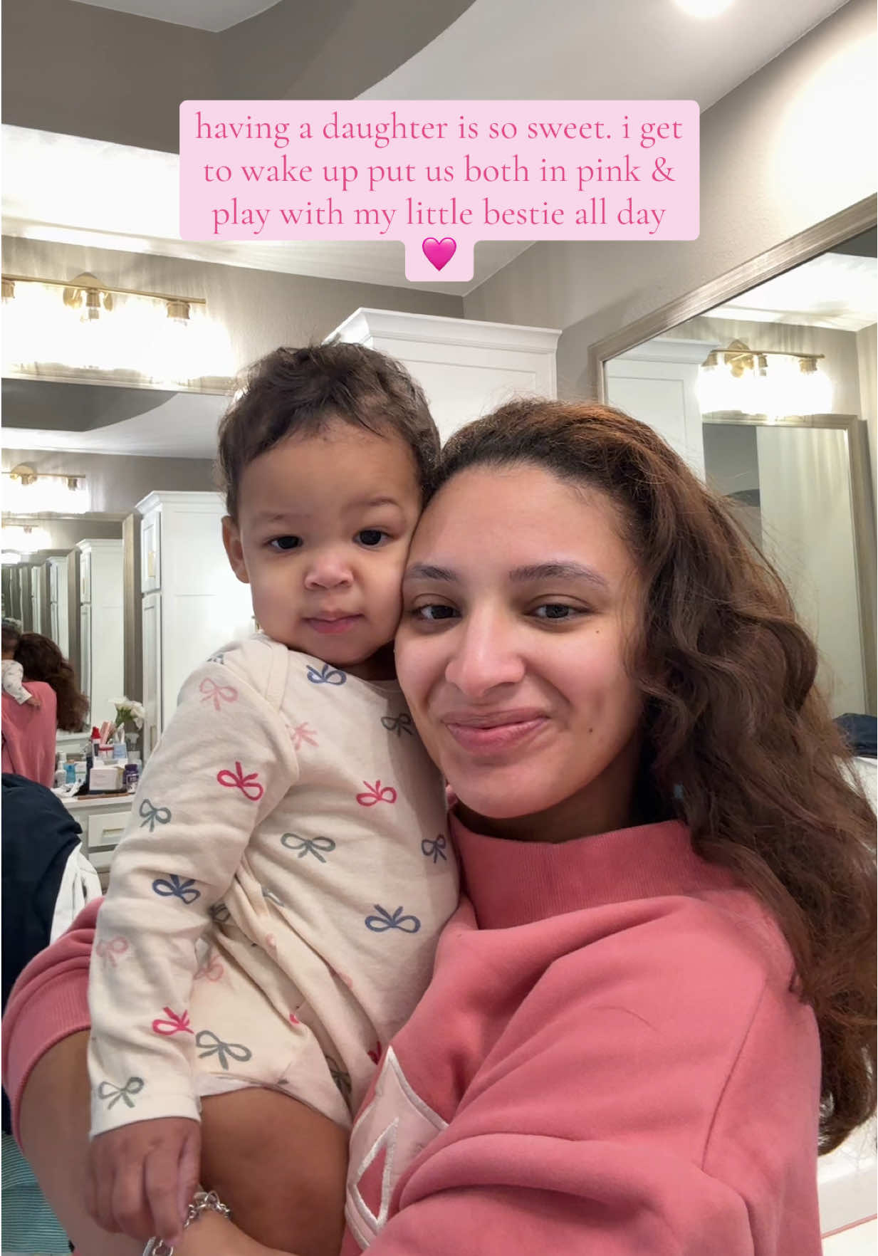 i love waking up with my bestie every morning 🫶🏽🩷🧸 #motherdaughter #mommysgirl #mommydaughter #daughter #minime 