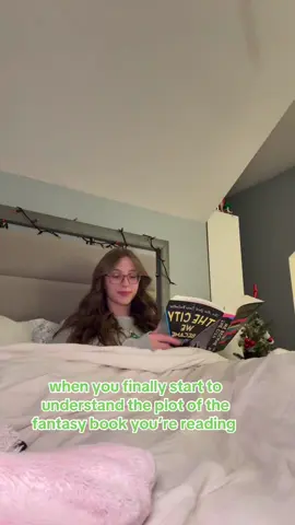 Idk why the transition from one fantasy book to another is real rough for me #dystopianbooks #fantasy #currentread #readingspot 