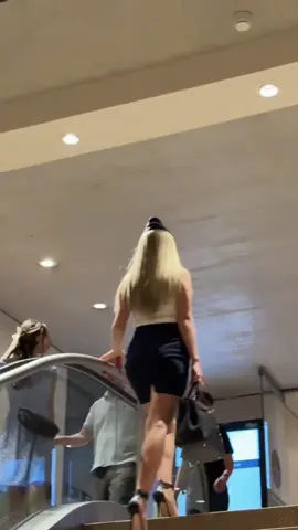 Respect Beauty ❤️❤️❤️#lady #shorts #stewardess #StreetStyle #respectmoments 