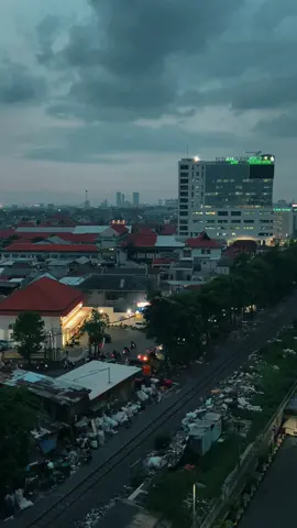 Surabaya menjelang magrib#fyp #surabaya #magrib #foryoupage #senja 