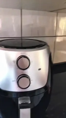 Air Fryer Britânia 4,2L Dura Mais 1500W BFR38  https://s.shopee.com.br/12OQd24an #airfryer #airfrye #airfryerbritania #coisasdecozinha #cozinha    