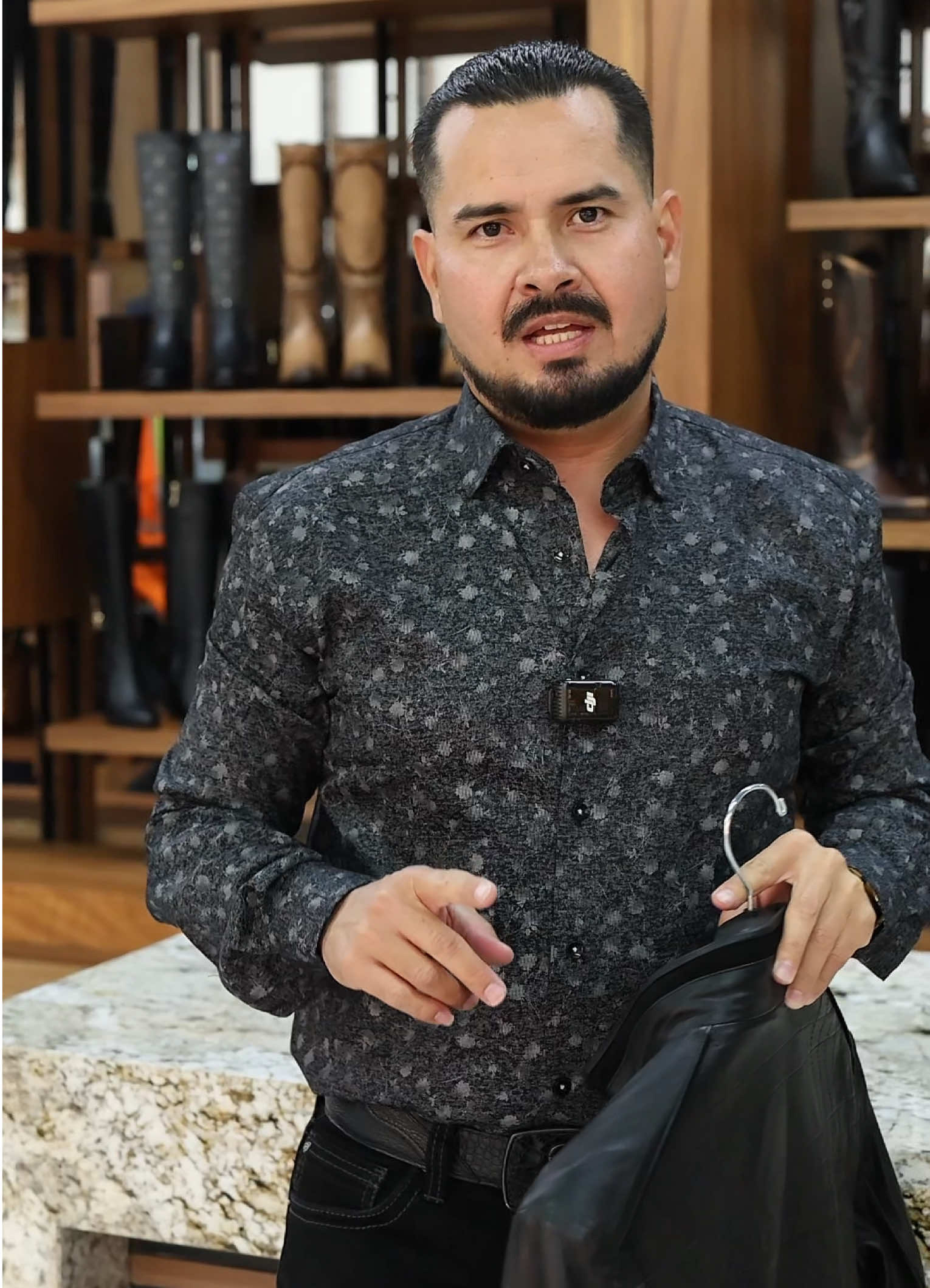 QUE LES PARECE ESTE OUTFIT? #camisas #jacket #chamarra #OOTD #outfit 