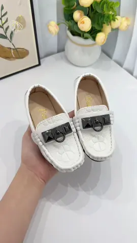 Giày lười cho bé trai nhẹ mềm#giadinhminhlinh #giayluoi #giaytheduc 