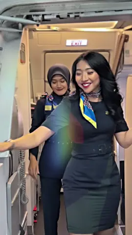 Pramugari pelita air ini selalu semangat dan full senyomm jadii sayang 😭🫶🏻🫶🏻 #pelitaair #pelitaairservice #pramugaripelitaair #cabincrew #CapCut 