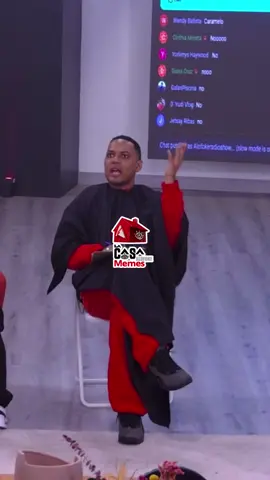 💈 Alofoke protagoniza un momento cómico mientras se recorta en vivo en La Casa de Alofoke 2 😂✂️ En pleno en vivo, Alofoke decidió recortarse antes de salir a una discoteca, pero lo que parecía un momento tranquilo terminó convirtiéndose en pura comedia. Mientras el peluquero le hacía el recorte, le echó alcohol para limpiar el área justo cuando Alofoke estaba hablando, y el líquido le cayó directamente en la cara. 😅🔥 El susto fue tan grande que Alofoke salió corriendo, mientras todos los presentes no podían parar de reír con la escena. Sin duda, fue uno de los momentos más espontáneos y divertidos del día, mostrando una vez más el lado más natural y auténtico del creador del reality. 🤣 #lidommemes #fyp #liceycampeon💙💙💙 #aguilascibaeñas💛🦅 #lacasadealofoke 