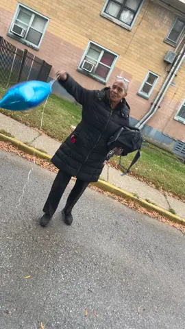 It’s been two months since my mothers late husband has passed away! Since then I been giving her flowers and a ballon to let off! It’s never a dull moment with us! We love you Mr. Micheal (Mike) 🫶🏽🙏🏽💙 #Fyp 