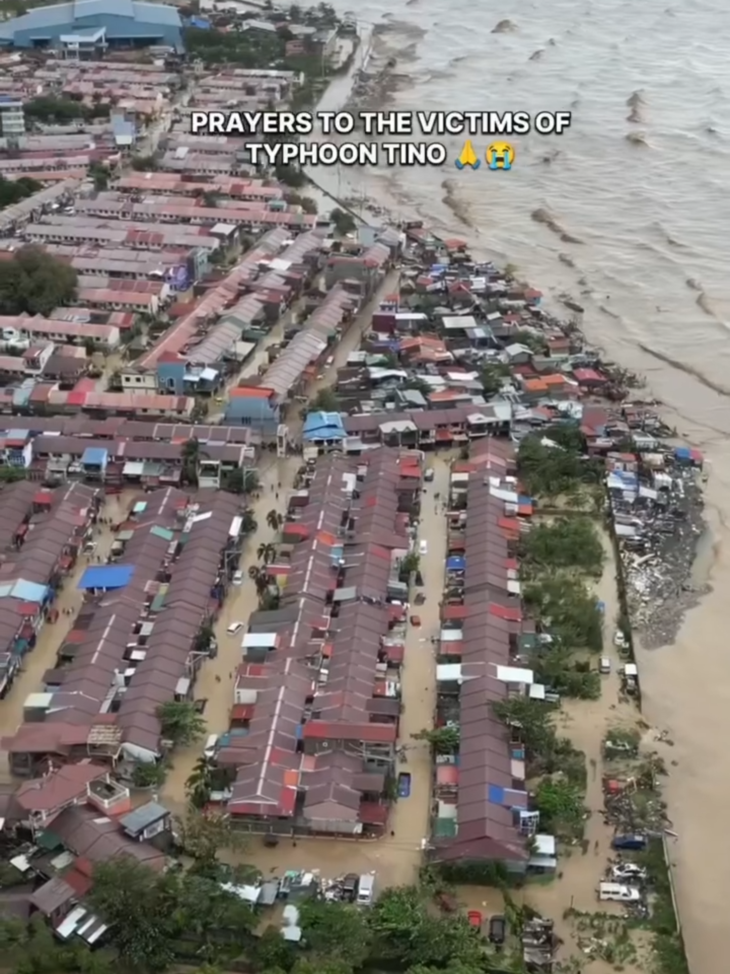 KAILANGAN MAY MANAGOT! IKULONG ANG MGA KURAKOT! It’s heartbreaking to see lives lost again because of something that could have been prevented. The typhoon may be a natural disaster, but the lack of preparation, poor infrastructure, and slow response are failures of leadership. Our people deserve a government that values lives more than politics. 😔 IT IS THE TIME TO UNITE FELLOW FILIPINO—REAL UNITY, not united in the guise of any politicians. But unite aiming for change and progress in the Philippines. Country first before our loyalty towards anyone. Bangon CEBU! 🙏🏻 #TinoPH #heavyrains #flood #flooding #flashflood #TyphoonTino #BagyongTino #Cebu #Consolacion #ConsolacionCebu #Talisay #TalisayCebu #Lilioan #LiloanCebu #CebuProvince #Visayas #Philippines