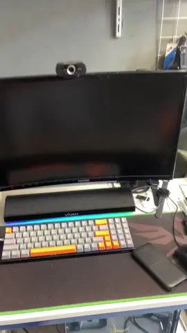 Dudukan monitor arm, bisa digeser-geser. #bracketarmmonitor #dudukanmonitor #dudukanmonitorlengan 