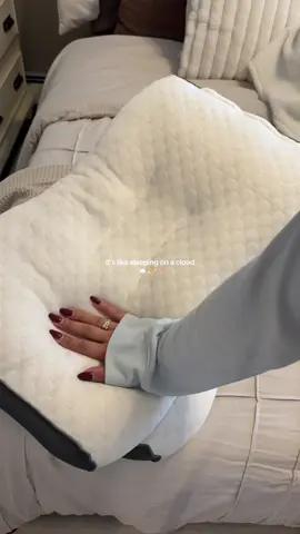 cooling + helps with neck and shoulder pain ✨🙂‍↕️ #contourpillow #coolingpillow #sleepingbeauty #blackfriday #fyp 