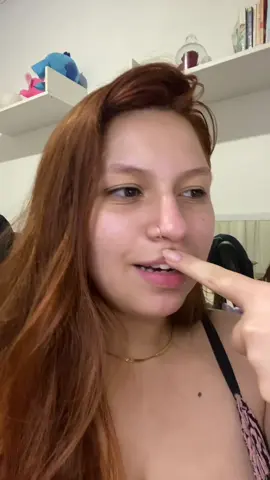 Nao pode ser mulher e falar um palavr@o que hoje em dia é motivo de desinteresse, por favor amigaa sejam mais “femininas” ❤️ #fy #paravoce #fyp #feminilidade #cecis 